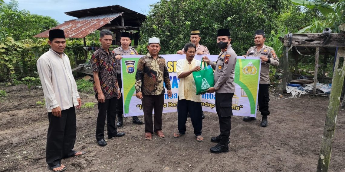 Jumat Berkah, Polsek Tambang bagikan sembako kepada warga yang kurang mampu