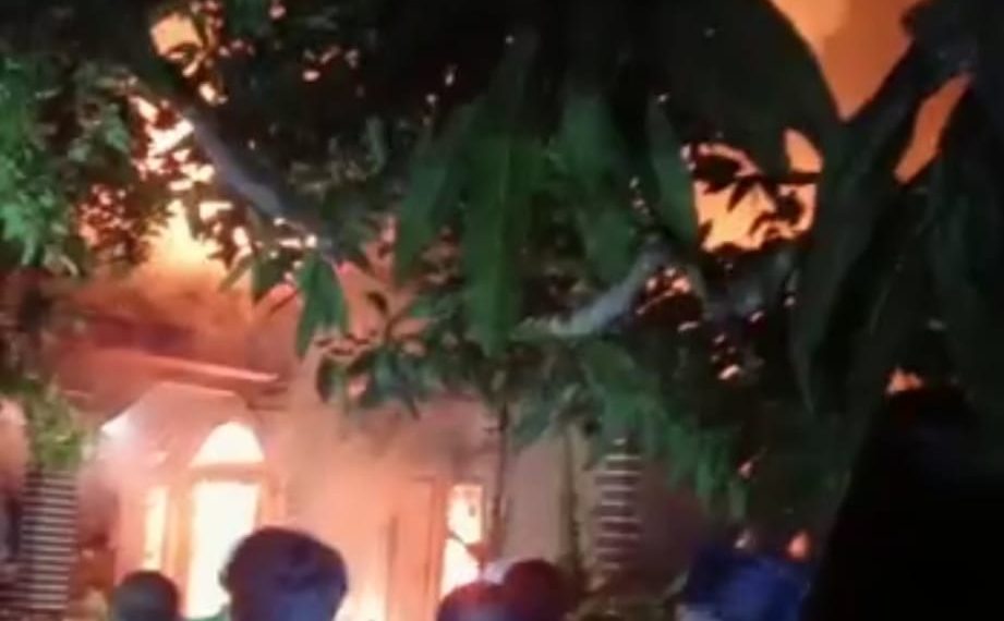 Ditinggal Sholat Magrib Ke Masjid, Rumah Hangus Terbakar
