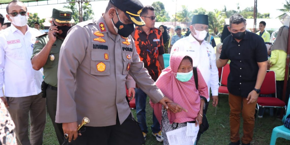 Polres Kampar Gelar Vaksinasi Massal di Kuok, Ribuan Masyarakat Antusias Divaksin