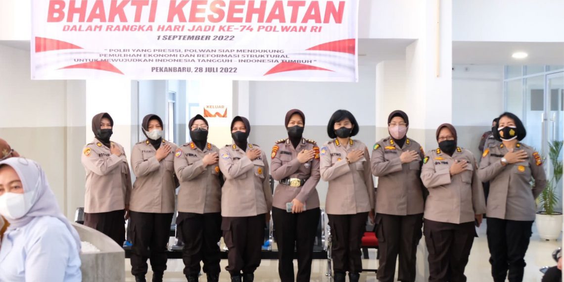 Polwan Polda Riau Gelar Bhakti Kesehatan Songsong Hari Jadinya Yang Ke-74