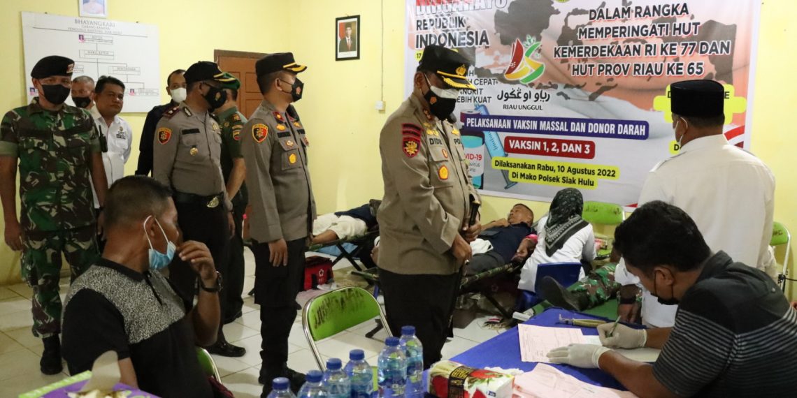 Kapolres Kampar Kunjungi Vaksin massal dan Donor darah di Polsek Siak Hulu
