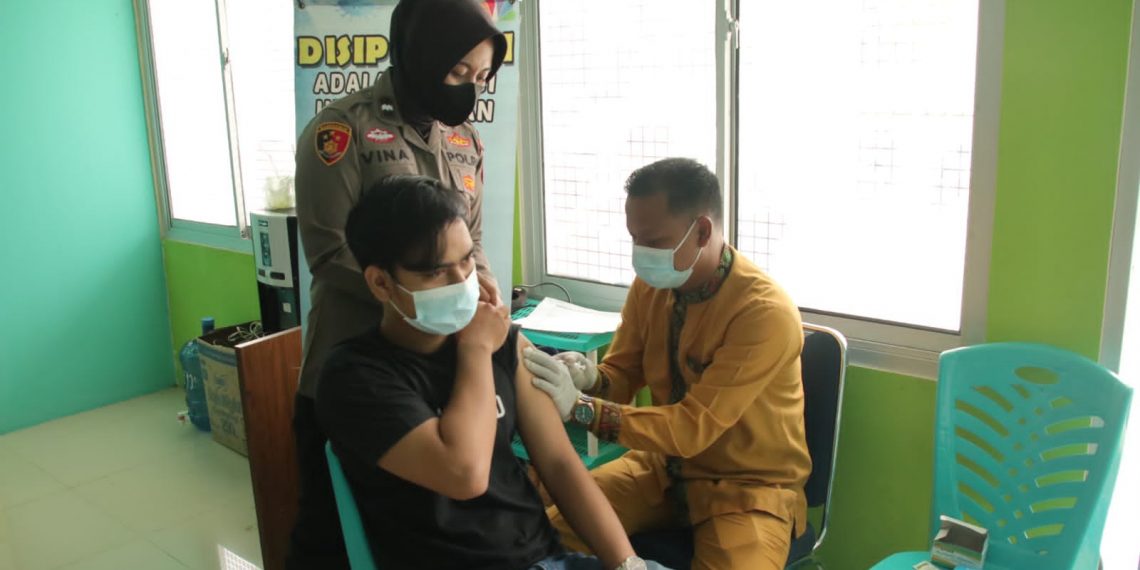 Polres Kampar gelar vaksin massal di Universitas Pahlawan Tuanku Tambusai