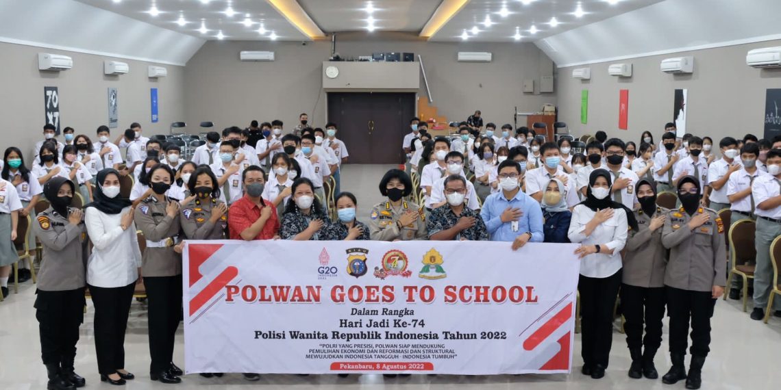 Polwan Goes To School Ajak Pelajar Cerdas Bermedia Sosial