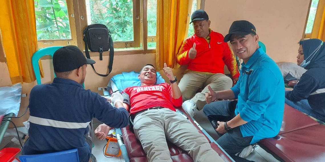 Vaksinasi Merdeka dan Donor Darah Sempena HUT RI Ke-77, Kapolsek Tambang Turut Donorkan Darah