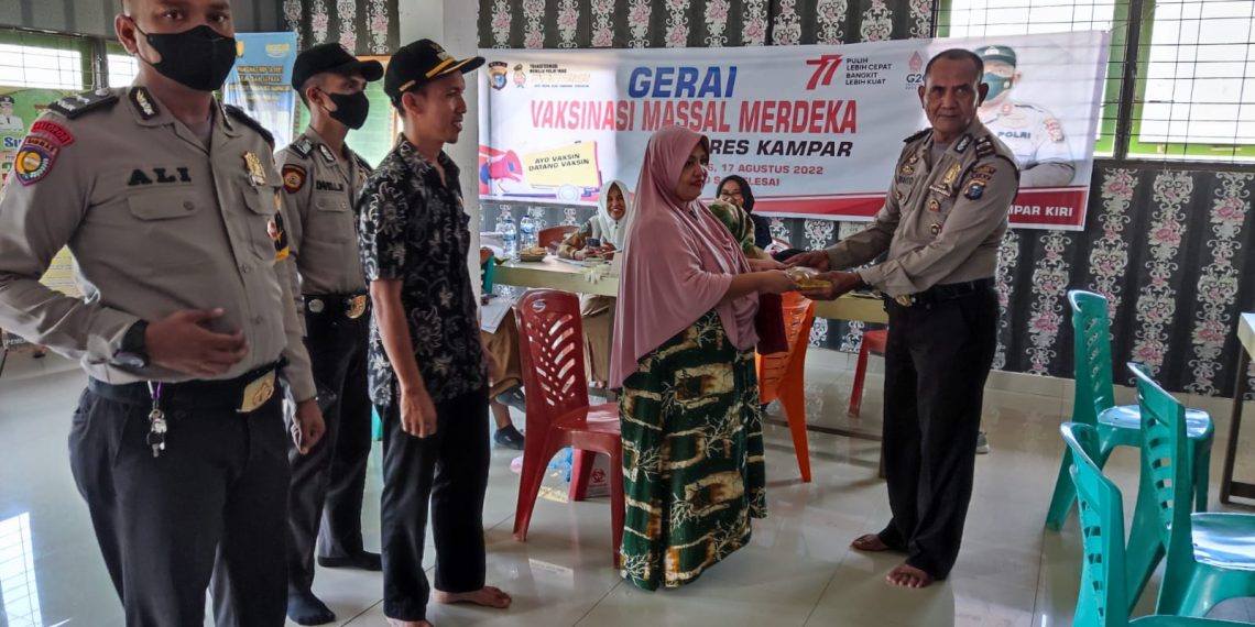 Polsek Kampar Kiri Tinjau Vaksinasi Merdeka di Desa Teluk Paman