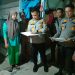 Terharu, Anak Buruh Ini Dapat Beasiswa dari Kapolres Kampar