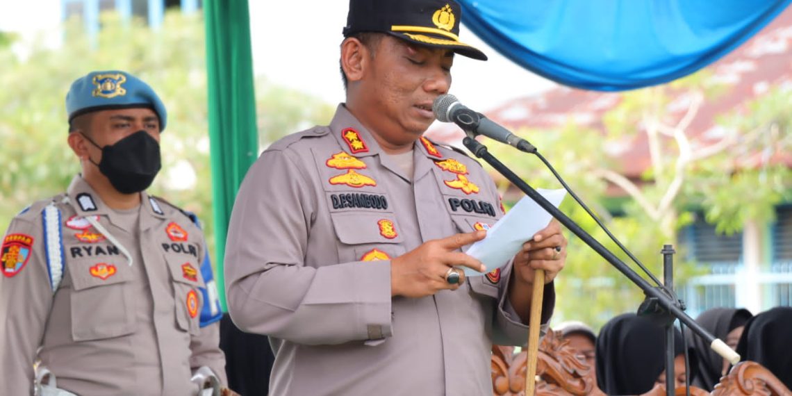 Kapolres Kampar jadi Irup Upacara Peringatan HUT Ke-77 dan Hari Guru Nasional tahun 2022
