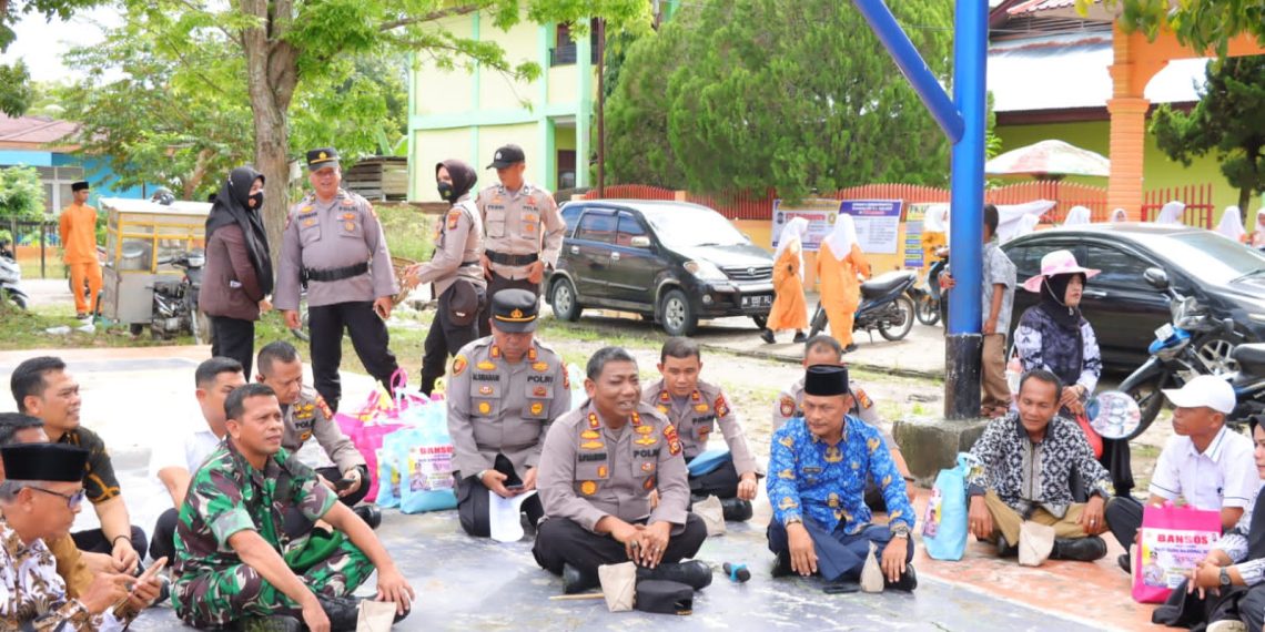 Jumat Curhat Sempena Hari Guru Nasional, Kapolres Kampar Motivasi Para Guru