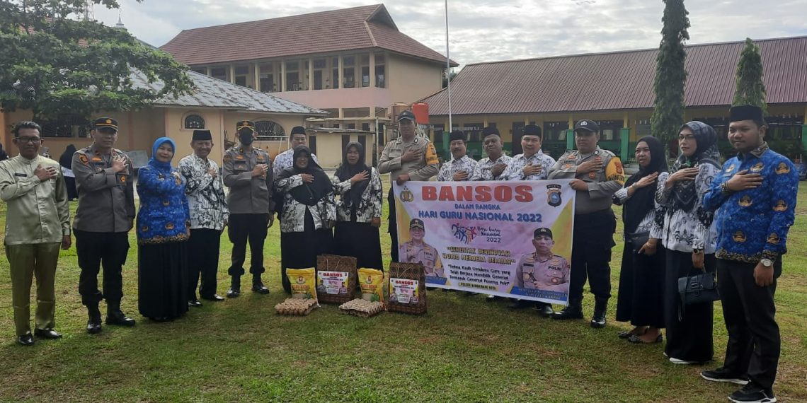 Kapolres Kampar Diwakili Kabag SDM Jadi Irup Upacara HGN di Bangkinang Kota, Usai Upacara Guru Honorer Diberikan Bansos