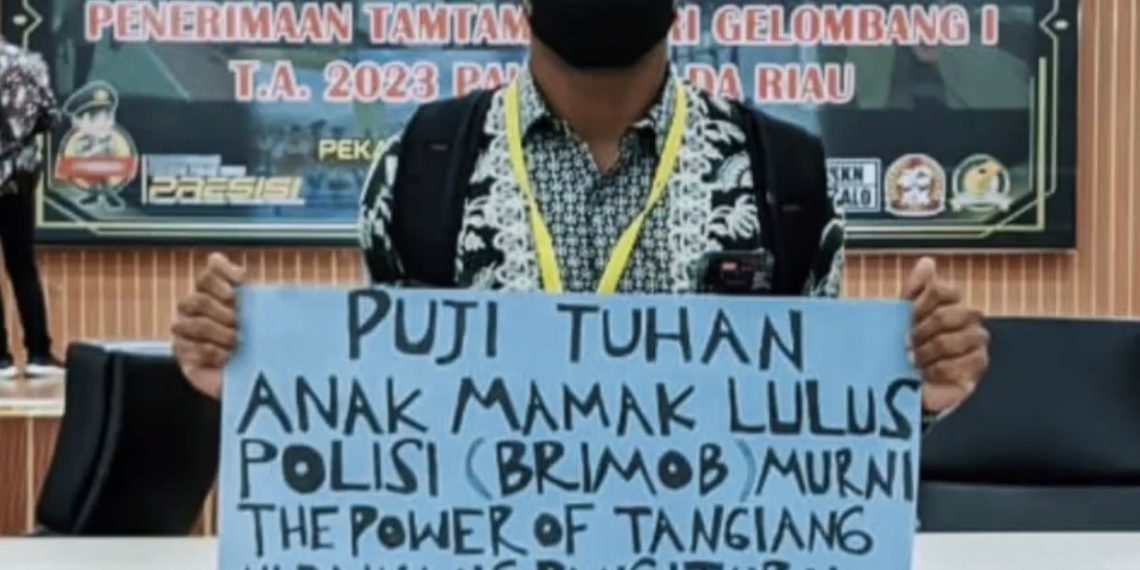Kegigihan Tekad Rado Simanjuntak Angkat Derajat Keluarga, Berhasil Lolos Menjadi Polisi