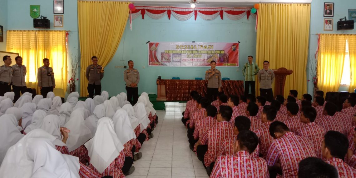Lagi, Polsek Tambang Gelar Sosialisasi Penerimaan Polri di SMA Plus Provinsi Riau