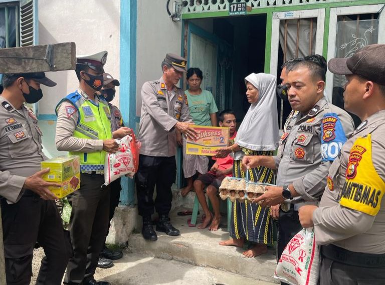 Di Hari Disabilitas Internasional, Polsek Tapung Hilir Berikan Bantuan Sosial Kepada Penyandang Disabilitas