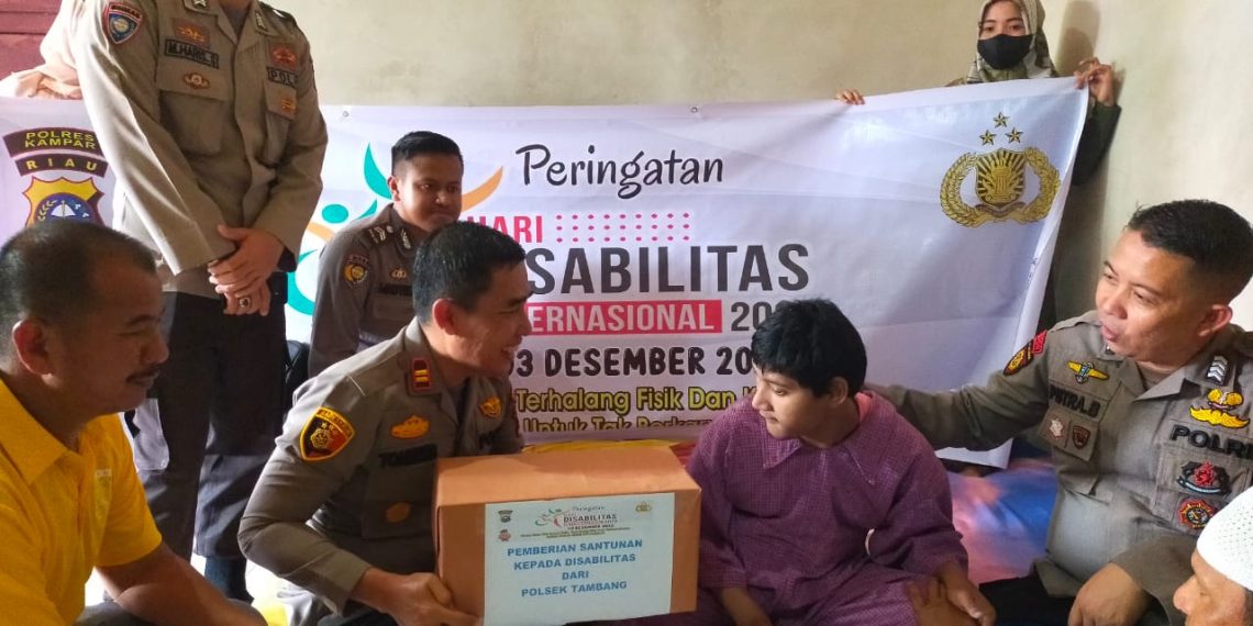 Peduli, Polsek Tambang Berbagi Sembako Kepada Warga Penyandang Disabilitas