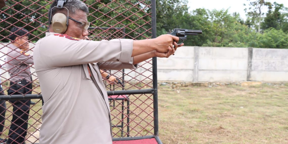 Latihan Menembak ini di Pimpim Langsung oleh Kapolres Kampar Akbp Didik Priyo Sambodo SIK