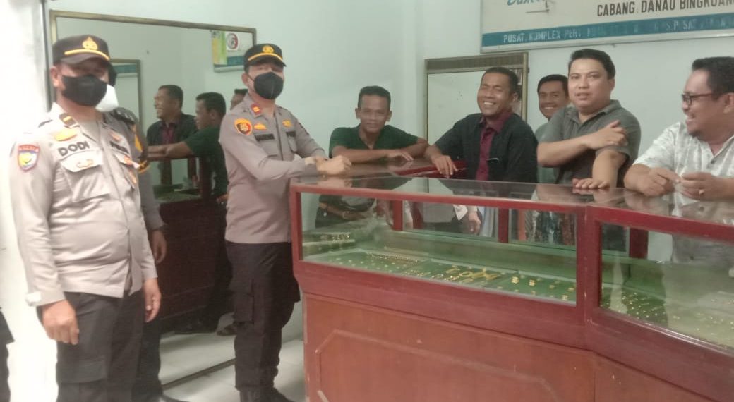 Kapolsek Tambang Turun Langsung Pantau Situasi Kamtibmas di Pasar Danau Bingkuang