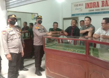 Kapolsek Tambang Turun Langsung Pantau Situasi Kamtibmas di Pasar Danau Bingkuang