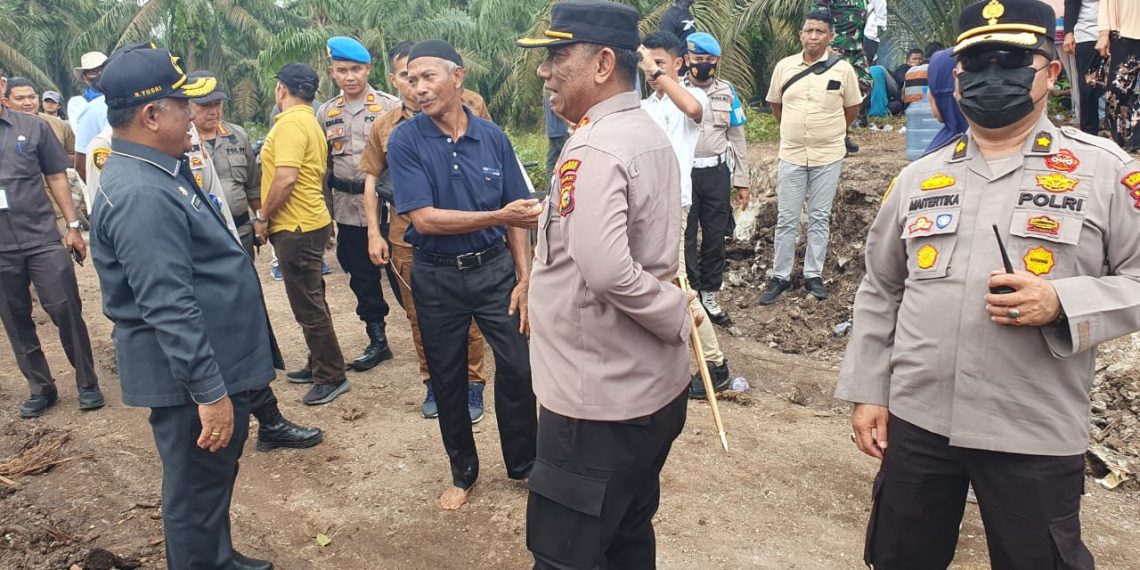 Kapolres Kampar Pimpin Langsung Pengamanan Aksi Damai Masyarakat di Areal PT SAL