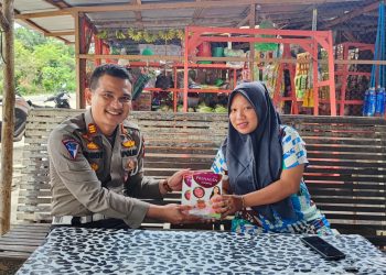 Cegah Stunting, Jumat Barokah Sat Lantas Polres Kampar Berbagi Susu Ibu Hamil dan Sembako