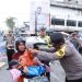 Kapolres Kampar Bagi-Bagi Helm Dalam Rangka Ops Keselamatan Lancang Kuning 2023