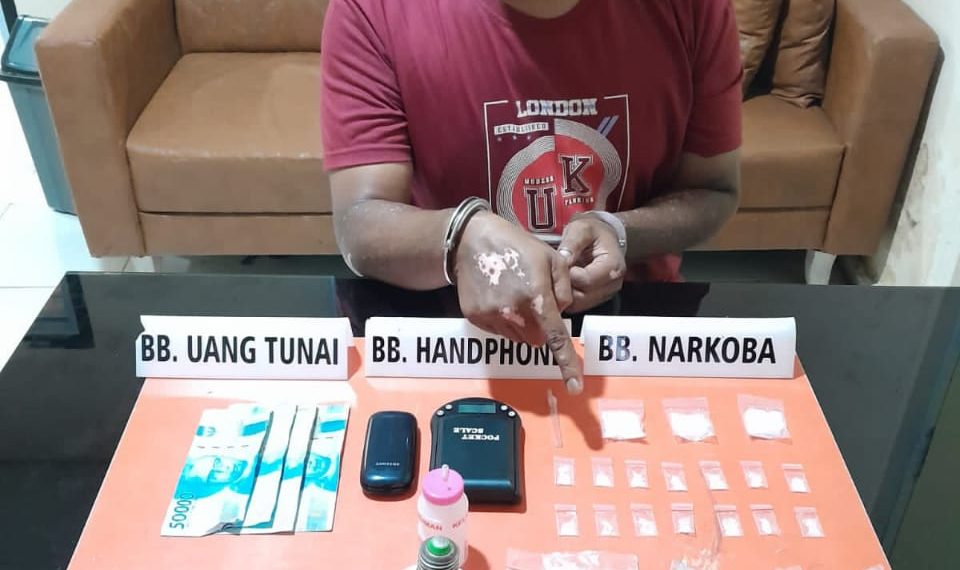 Narkoba di Simpan Dalam Bola Lampu, Pelaku di Tangkap Polisi di Jalan Raya