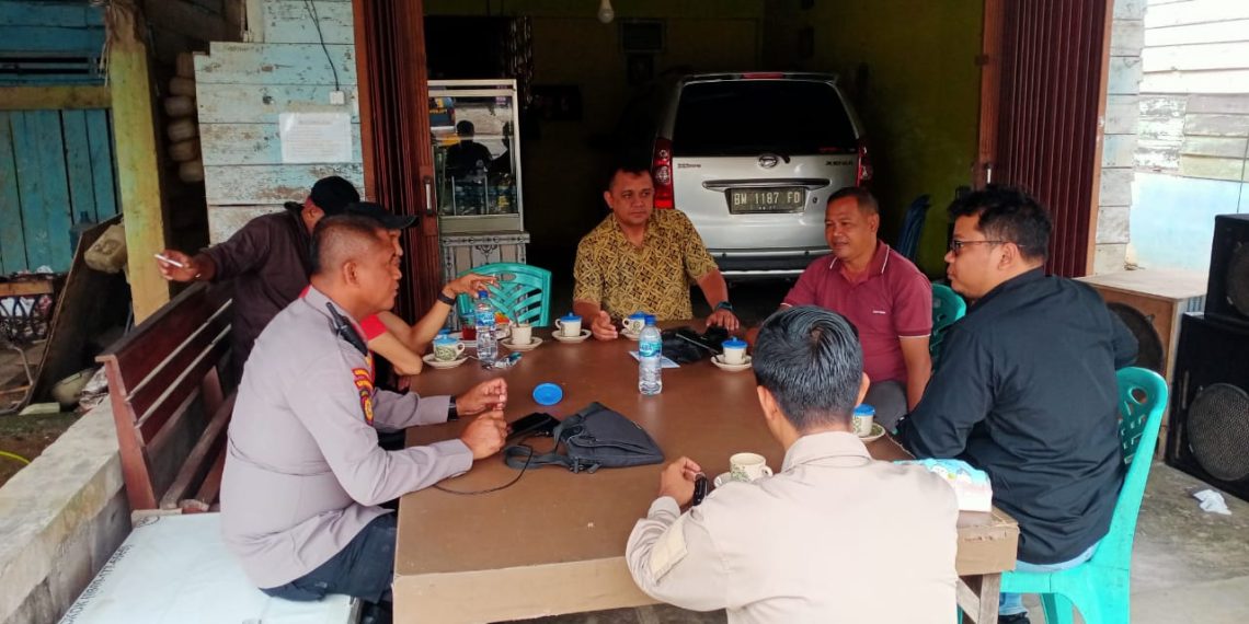 Jumat Curhat, Polsek Tapung Hulu Ajak Warga Bersama Jaga Kamtibmas