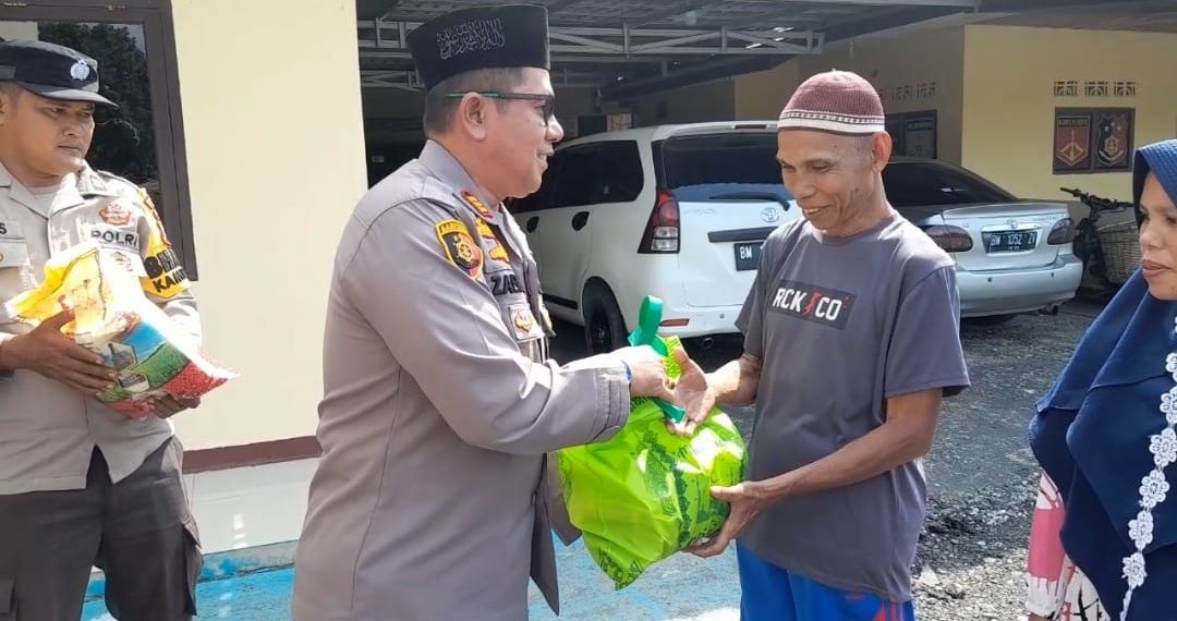 Jumat Barokah di Bulan Ramadhan, Polsek Siak Hulu Berbagi Sembako Kepada Warga Kurang Mampu