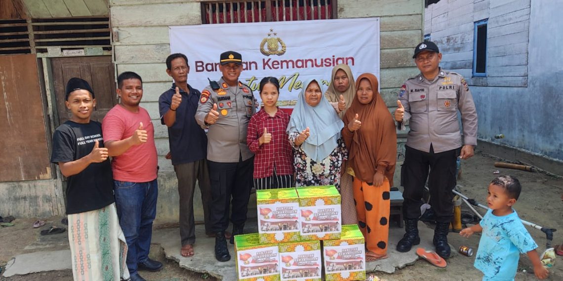 Kembali, Polsek Tapung Hulu Berikan Paket Sembako Kepada Masyarakat Imbas Bapokting