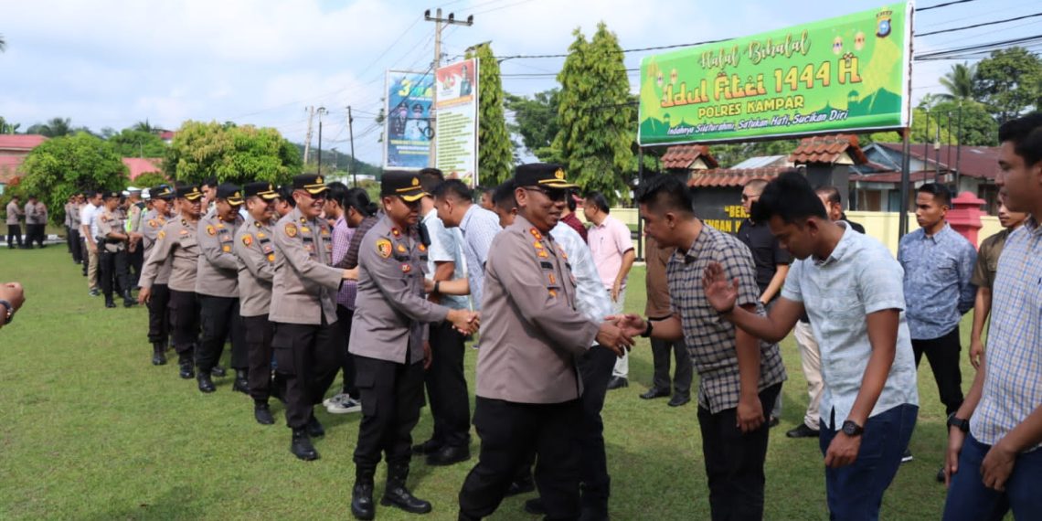 Kapolres Kampar Gelar Halal Bi halal Bersama Personil Usai apel pagi.