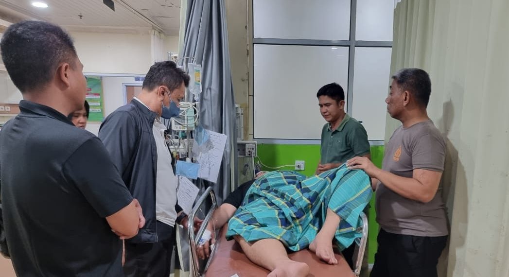 Peduli Kepada Anggota Yang Sakit, Kapolres Kampar Jenguk Personil Yang Dirawat di Rumah Sakit