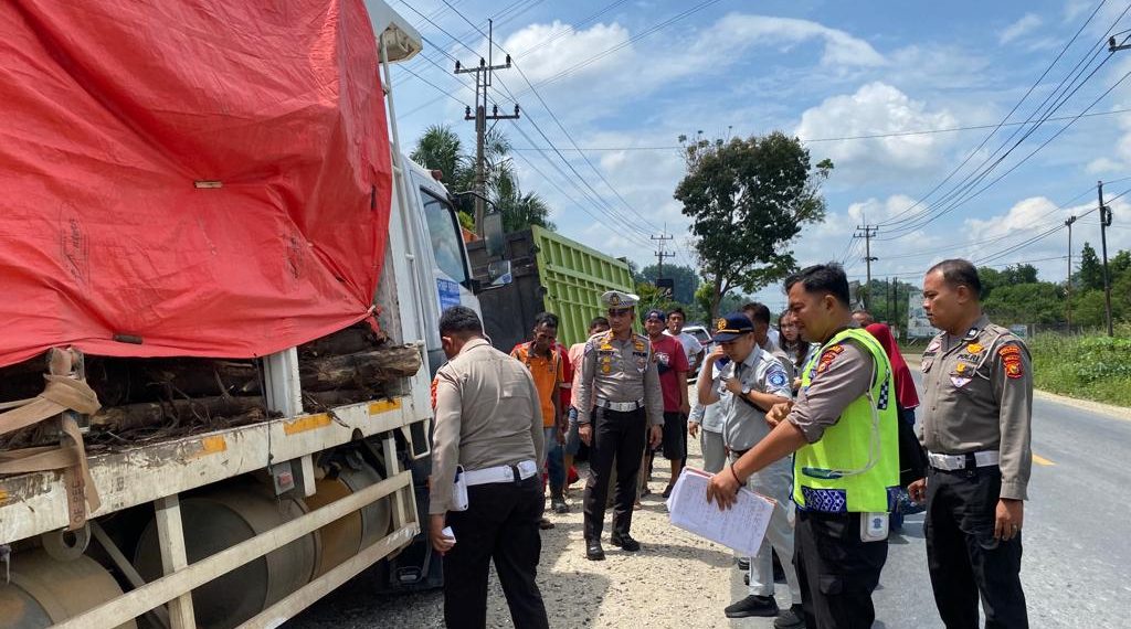 Pengemudi Becak Tewas, Usai di Gilas Mobil Mercedes-Benz