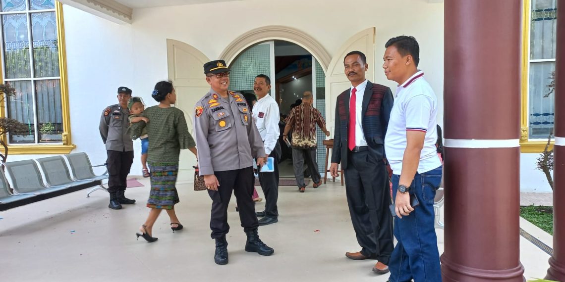 Kapolsek Siak Hulu Pimpin Langsung Patroli ke Sejumlah Gereja
