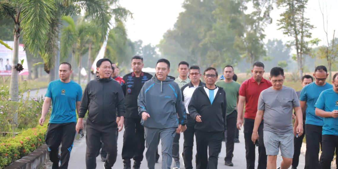 Kapolsek Siak Hulu Olahraga Bersama Menko Polhukam dan Kapolda Riau