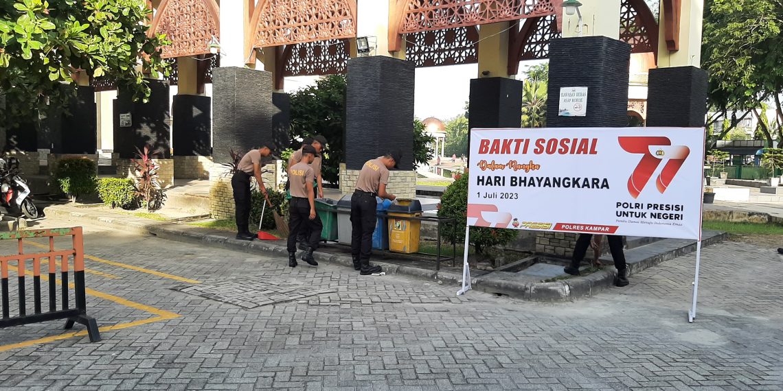 Polres Kampar Gelar Bakti Sosial Religi, Lakukan Goro di Masjid Islamic Center