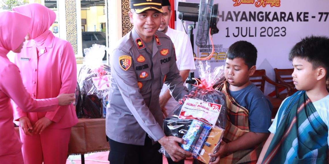 Sambut Hari Bhayangkara ke 77, Polres Kampar Gelar Sunat Massal
