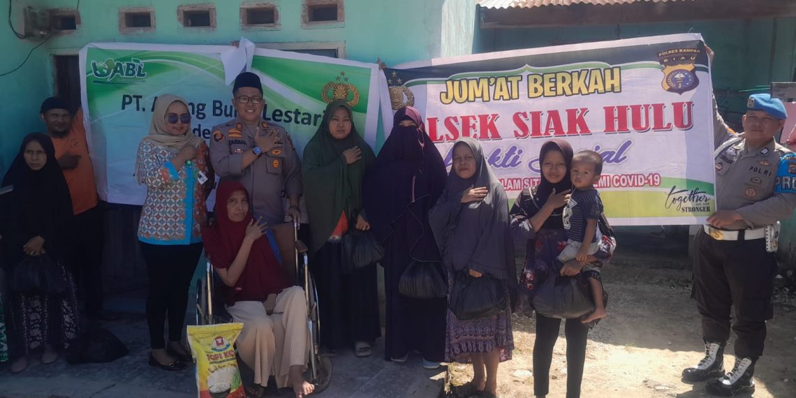 Lagi! Jumat Barokah, Polsek Siak Hulu Bersama PT ABL Berikan Bansos Kepada Warga Kurang Mampu
