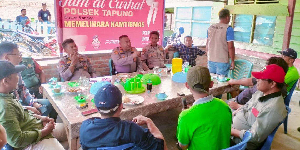 Kapolsek Tapung Pimpin Jum’at Curhat Untuk Mendengarkan Langsung Keluhan Masyarakat Desa Sei Putih Kec. Tapung