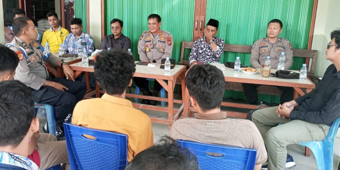 Polsek Tapung Hilir Menggelar Kegiatan Jumat Curhat di Kantor KUD Tri Manunggal Abadi Desa Tapung Lestari