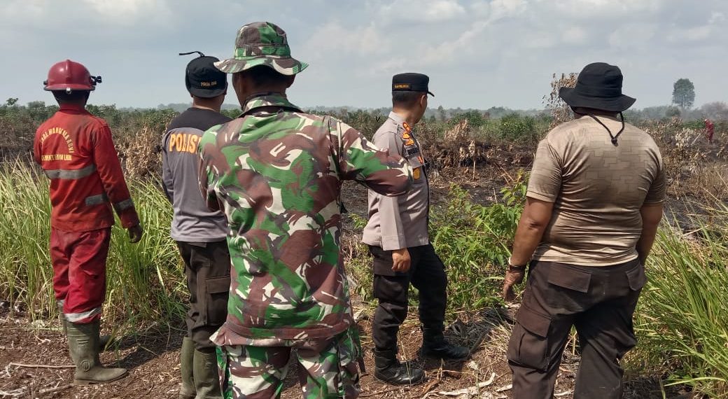 Kapolres Kampar Tinjau Langsung Pemadaman Karhutla di Desa Karya Indah