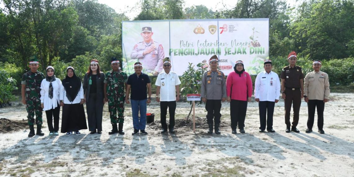 Polres Kampar Dan Forkopimda Sukseskan Penghijauan Sejak Dini