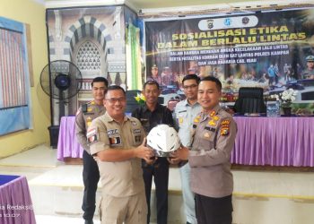 Plh Kapolsek Tapung Dampingi Kapolres Kampar Bersama Jasa Raharja Cab. Riau Dalam Sosialisasi Etika Berlalulintas di Desa Indrapuri