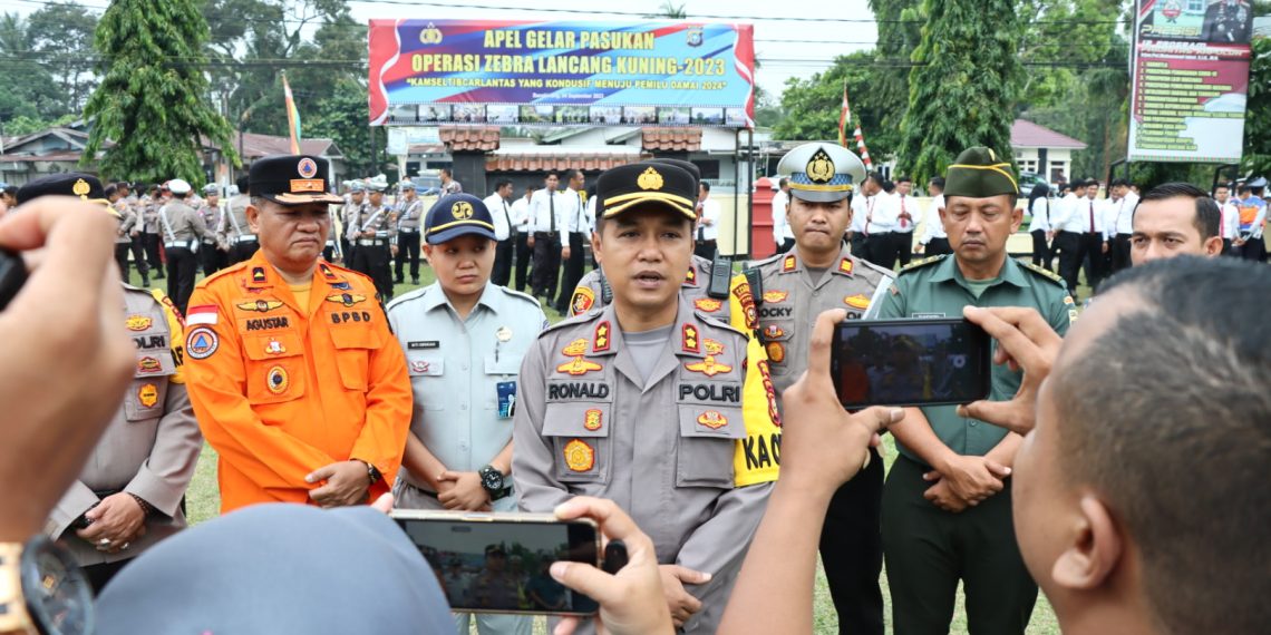 Kapolres Kampar Pimpin Apel Gelar Pasukan Ops Zebra Lancang Kuning 2023 di Polres Kampar