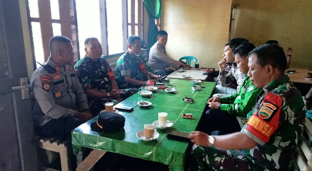 Kapolsek Tapung Hulu Tampung Curhat Masyarakat di Desa Senama Nenek