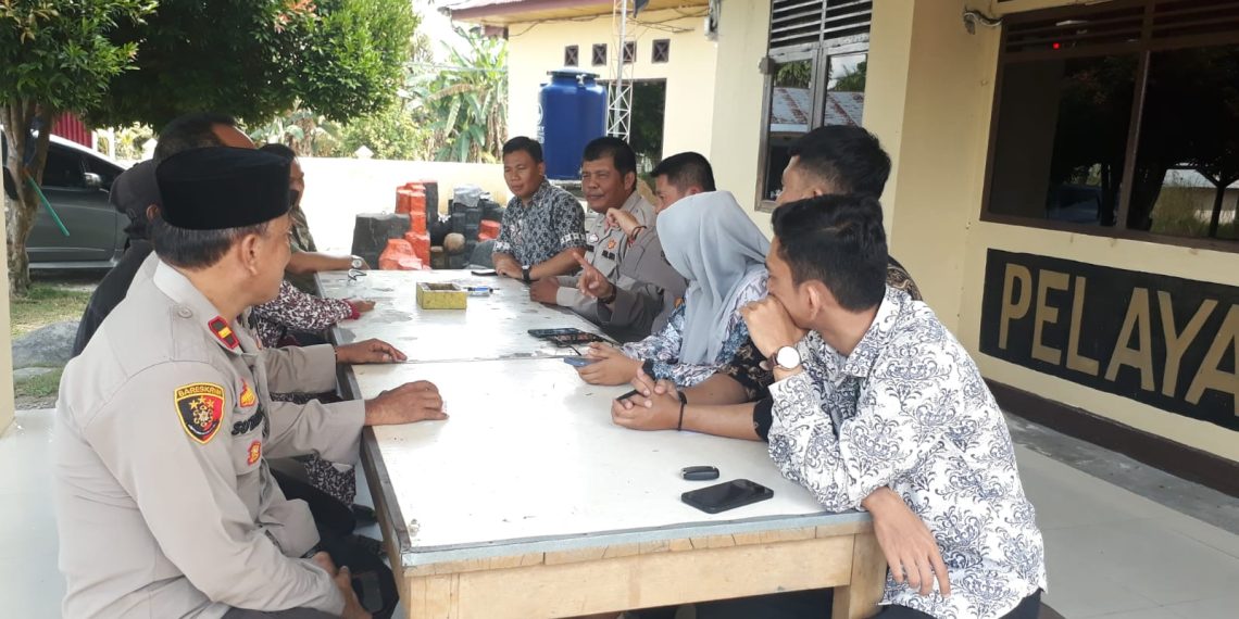 Jumat Curhat, Kapolsek Siak Hulu Respon Langsung Keluhan Warga Pangkalan Baru