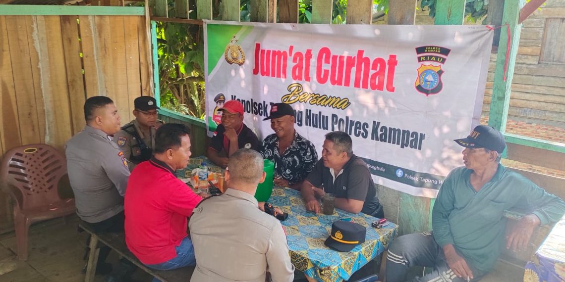 Jum’at Curhat, Polsek Tapung Hulu Bersinergi Dengan TNI dan Pemdes Tindaklanjuti Keluhan Warga