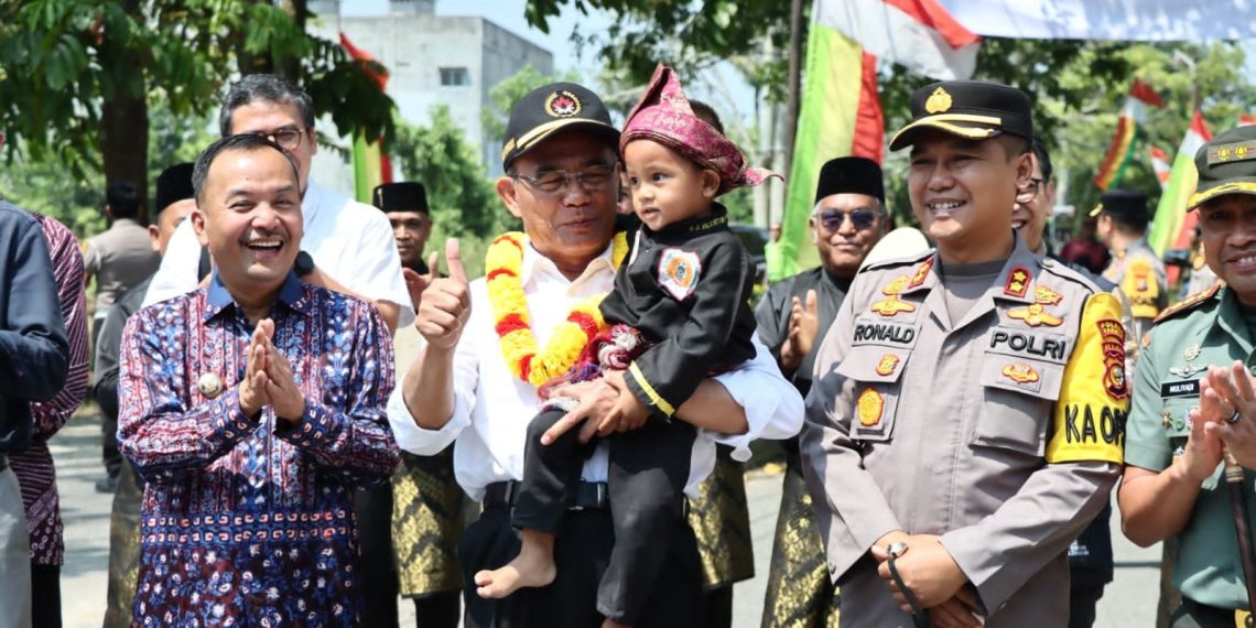 Polres Kampar Lakukan Pengamanan Kunjungan Menko PMK ke Kampar