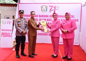 Dalam Rangka HKGB ke- 71, Ketua Bhayangkari Riau Nindya Resmikan MCK Di Desa Ganting Damai