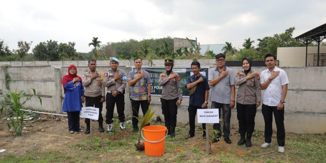 Hari Jadi Humas Polri ke -72, Humas Polres Kampar Tanam puluhan Pohon
