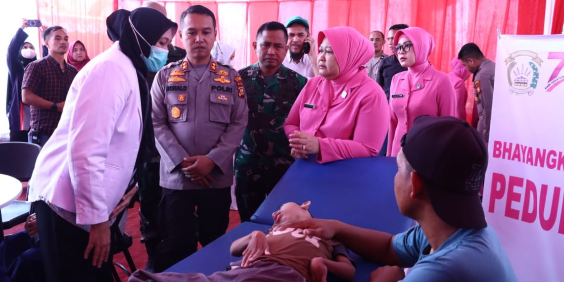 Puncak Hut Akabri Angkatan 91 Laksanakan Bakti Kesehatan dan Bakti Sosial di Lapangan Apel Mapolres Kampar