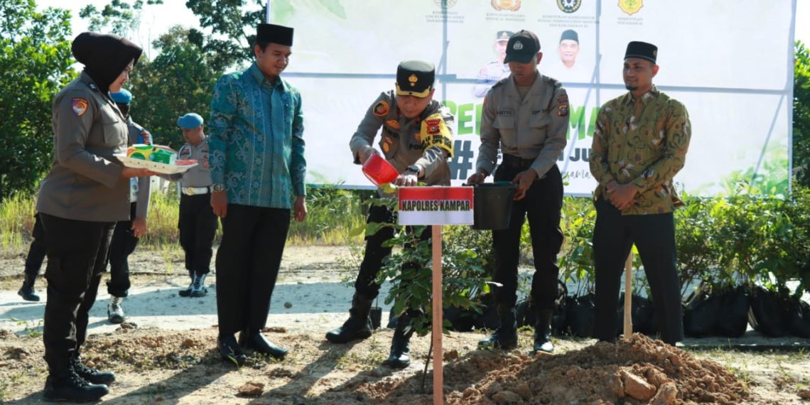 Polres Kampar Peduli Lingkungan, Laksanakan Penanaman Sepuluh Juta Pohon