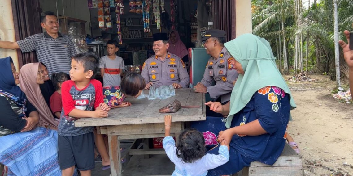 Kapolsek Siak Hulu Sambangi Warga, Berharap Masyarakat Jauhi Penyakit Masyarakat